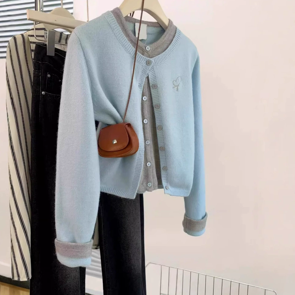 Синий поддельный свитер из двух частей женский 2025 ранней весной новый маленький ленивый короткий трикотажный кардиган топ