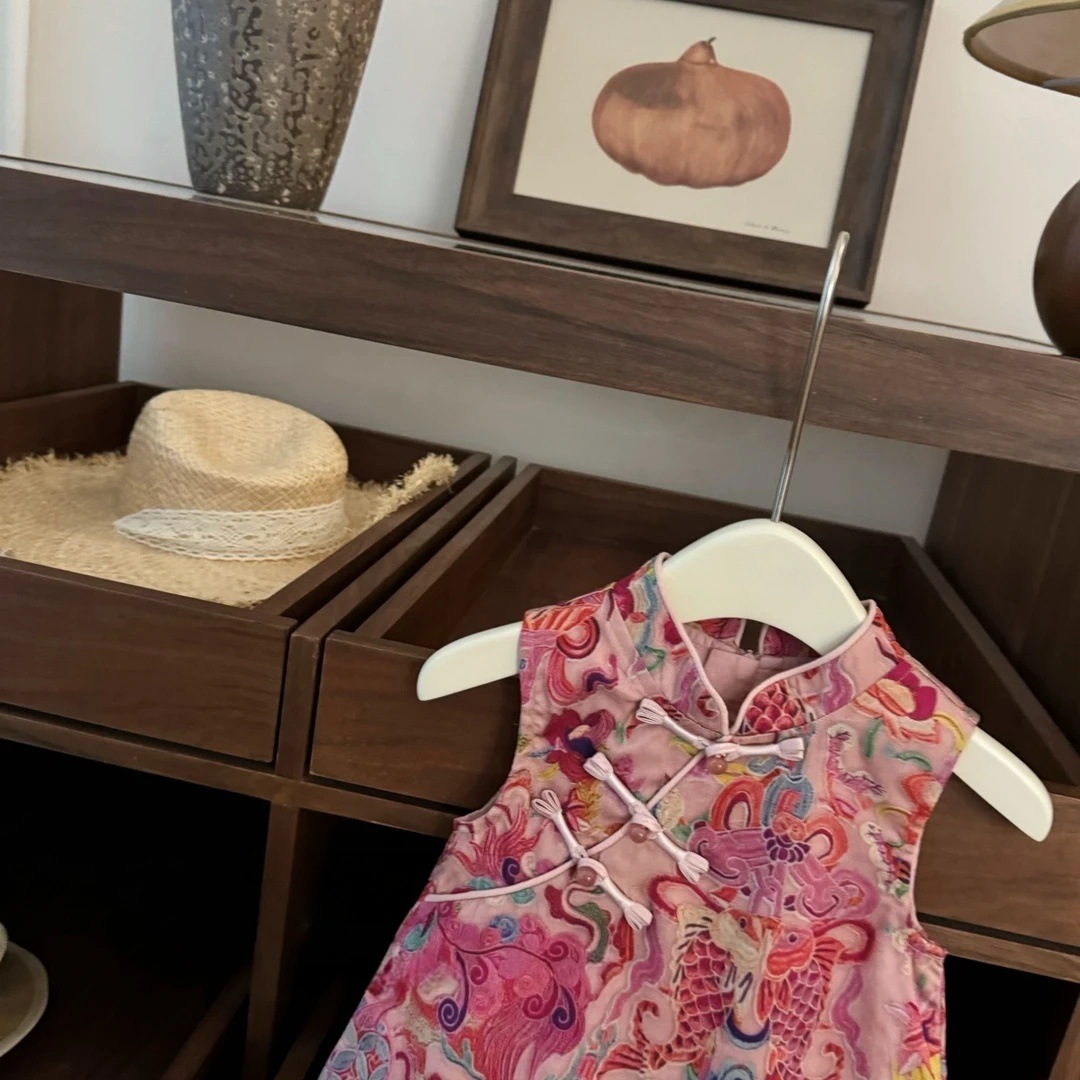 [Xianning Seven] ¡El pez salta sobre la puerta del dragón! Bebé nuevo estilo chino cheongsam chaleco falda de cola de pez vestido de un año