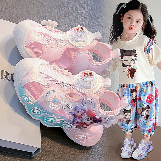 Lamp-Illuminated Nezha Ao Bing Girls' Closed-Toe Sandals, New Summer Children's Hollow Mesh Sports Beach Shoes for Older Children