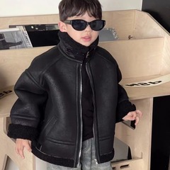 冬の男女のクールでかっこいい立襟の機関車のジャケットとベルベットの厚い子供の韓国版のスエードの羊の毛の一体のコート