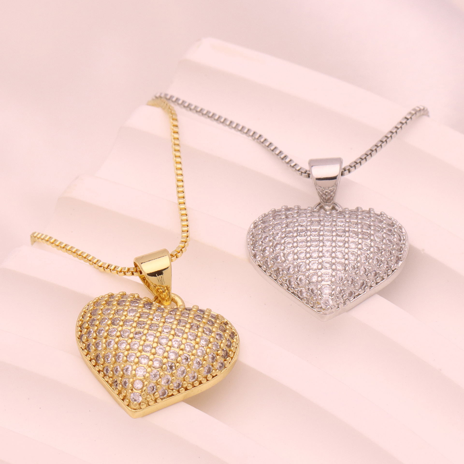 Fashionable elegant accessory with zircon