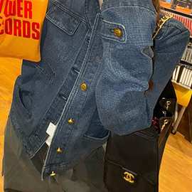 番茄“牛仔也老钱”中古立领正肩金扣口袋丹宁牛仔外套上衣女秋