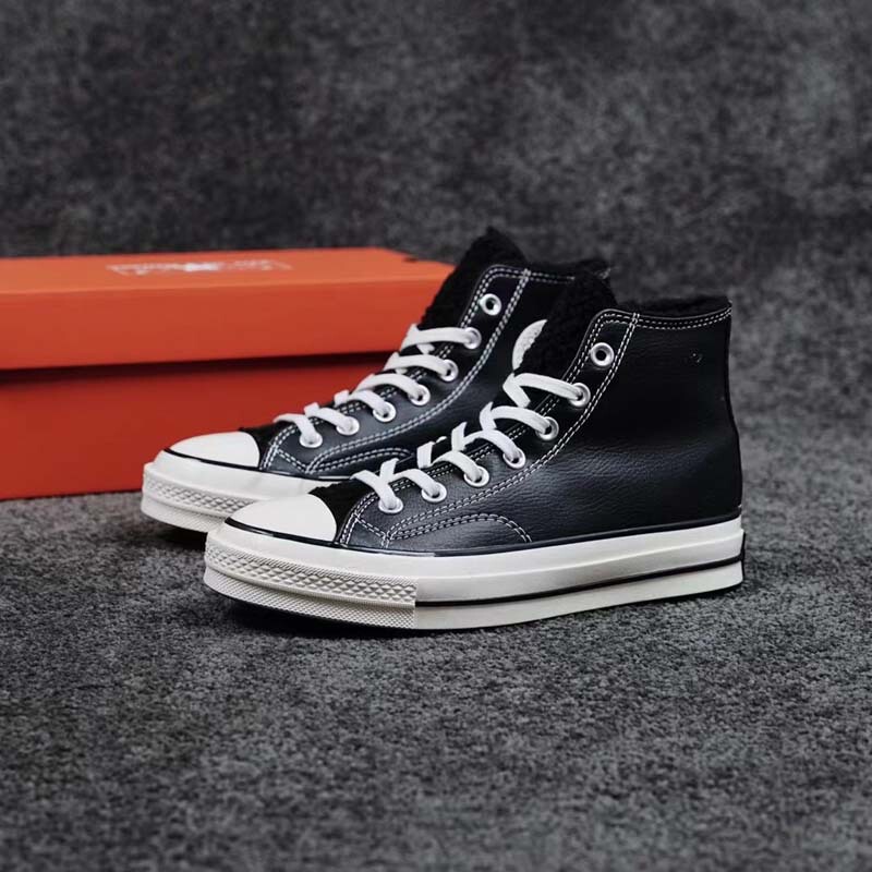 New Autumn and Winter Warm Leather and Fur Black and White High-Top Couple's Casual Sneakers New Autumn and Winter Warm Leather and Fur Black and White High-Top Couple's Casual Sneakers