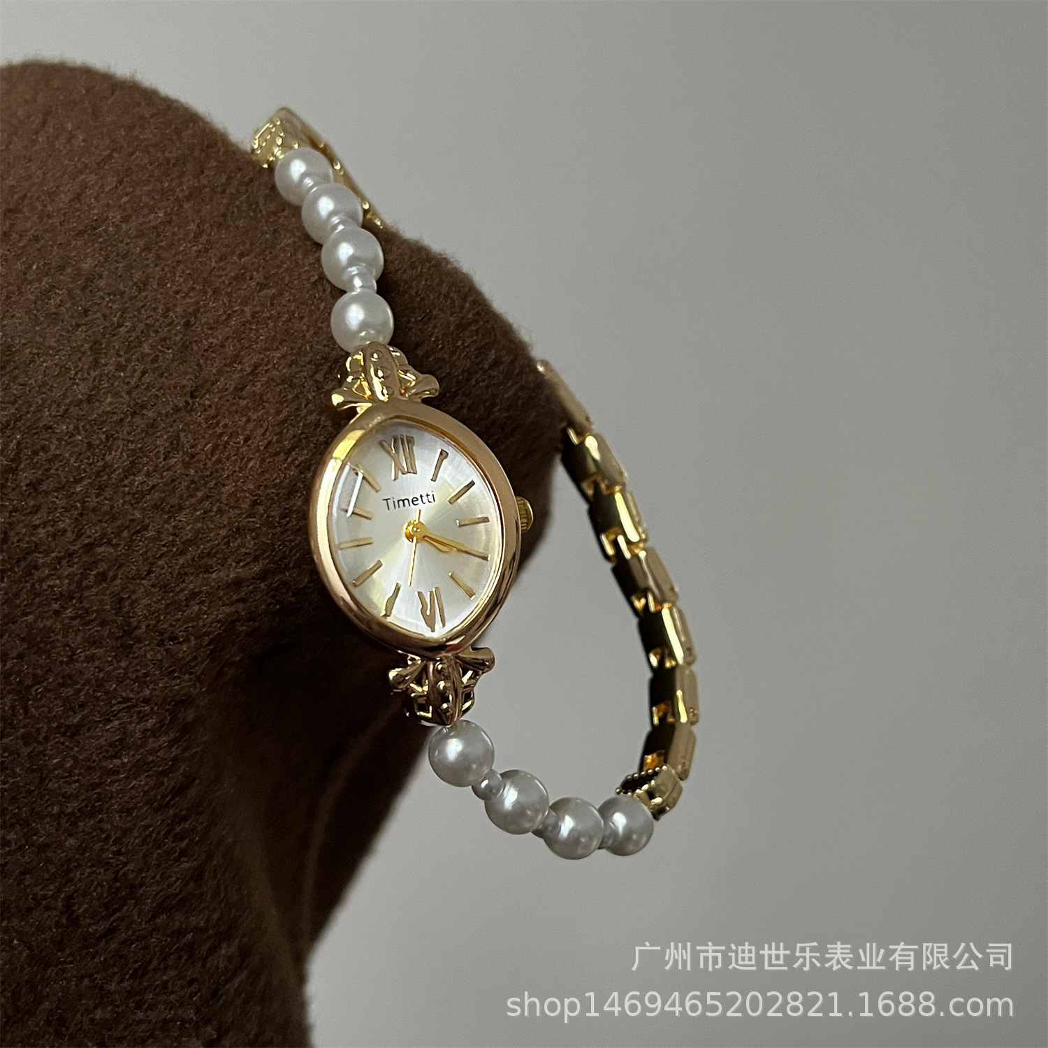 Live Selling Pearl Gold Retro High-end Style Watch Women's Small Hand Chain Medieval Light Luxury Simple Quartz