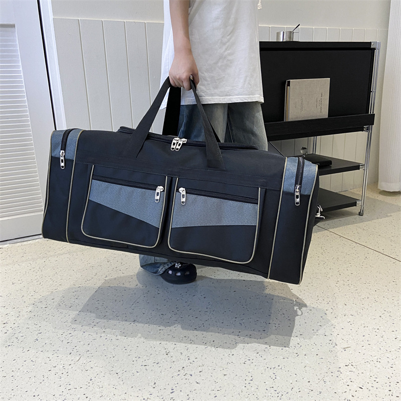 Capacious foldable travel bag for men and women