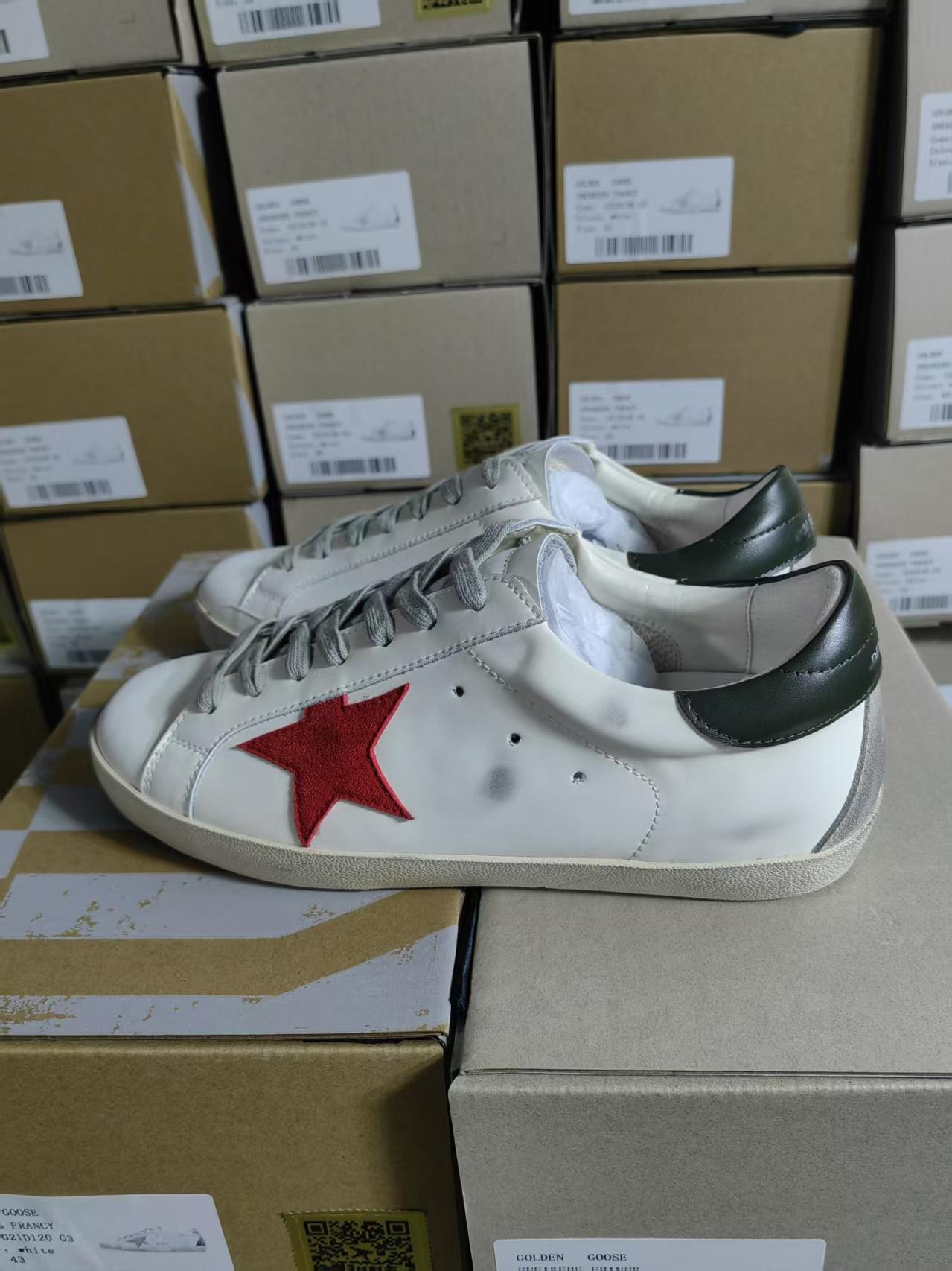 Corea del Sur viejos estrellas pequeños zapatos sucios hombres y mujeres con el mismo estilo retro casual deportes pequeños zapatos blancos 2025 nuevos zapatos sucios
