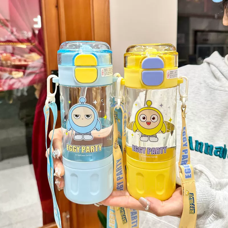 Двойной пластиковый стаканчик для питья Sanrio Family Series с удобной силиконовой присоской для горлышка, двойной дизайн для питья, поставляется с чашкой-шнурком для воды