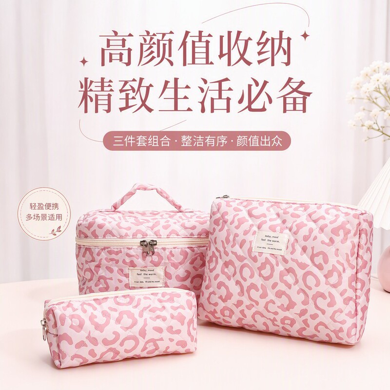 Pink leopard print quilted makeup bag set, featuring a large-capacity, portable travel toiletry bag with a stylish design Pink leopard print quilted makeup bag set, featuring a large-capacity, portable travel toiletry bag with a stylish design