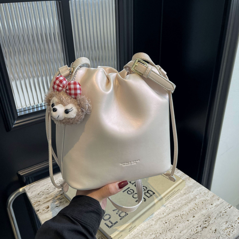 Este año, la popularidad de la bolsa de cinturón de fiebre ultra caliente para mujeres 2024 nuevo estilo de moda universal bolso de hombro de alta calidad bolso de cubo