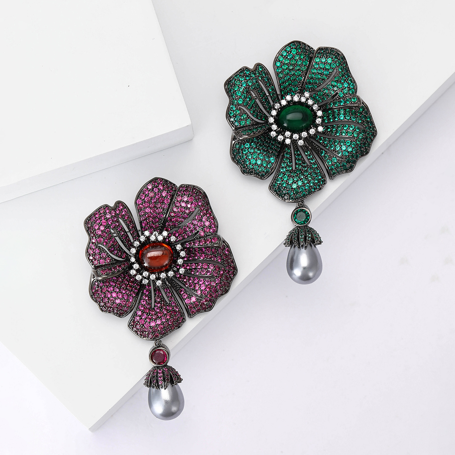 High-end fashionable copper retro elegant brooch with zircon