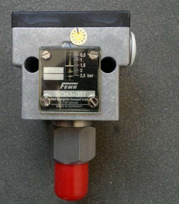 FEMA温度变送器VCM4156温度控制器压力变送器