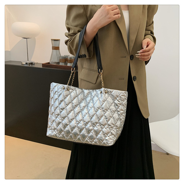 Large capacity tote for women 2024 new diamond grid shoulder women's cotton clothing bag, fashionable and trendy work_voghion.com