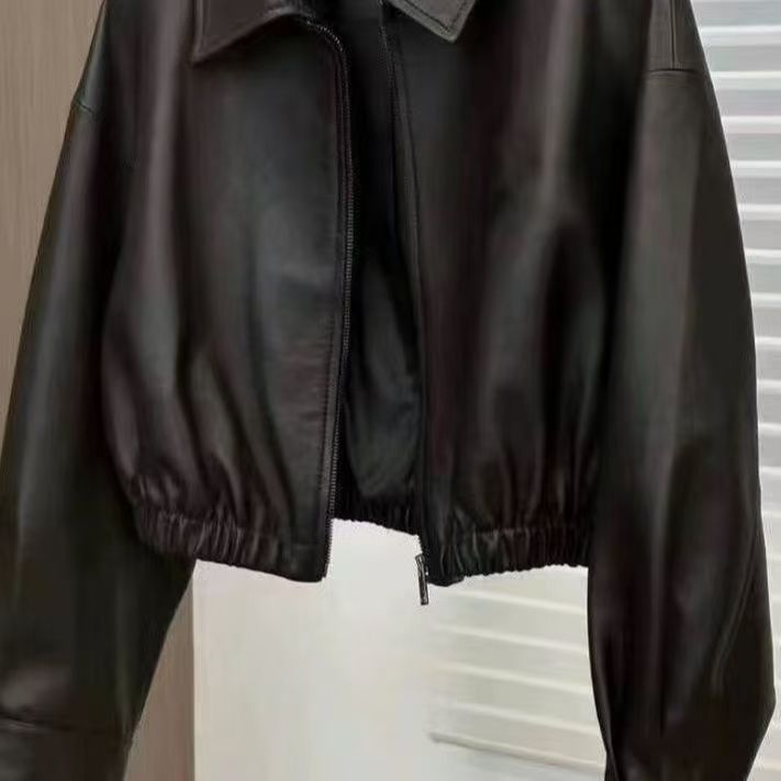 Short black cropped jacket, zipper, square neckline, double-layer design