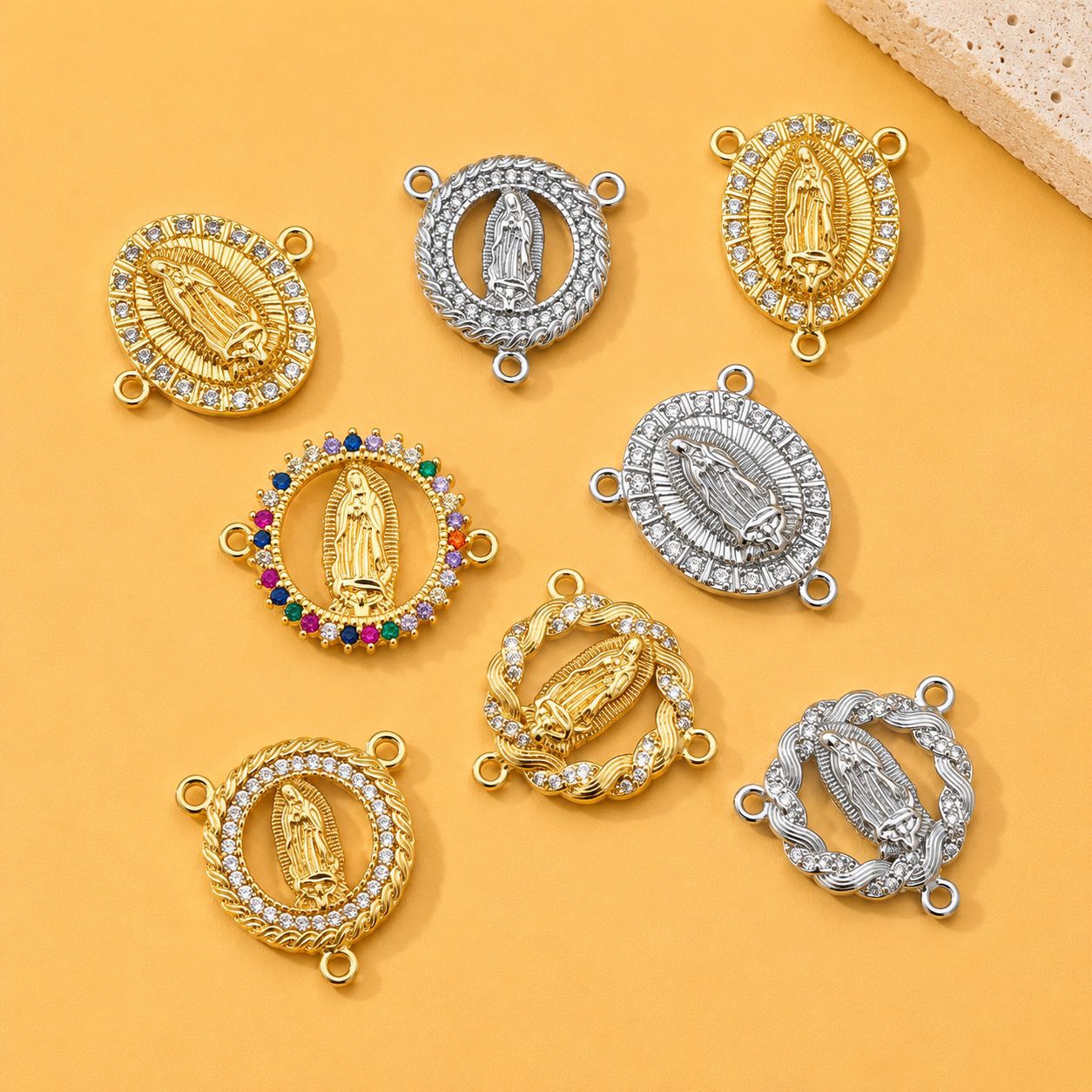 Cross-Border Best-Selling Variety of Portrait Copper Pendants with 18K Gold Plating for Women, Fashionable and High-End Jewelry Manufacturer