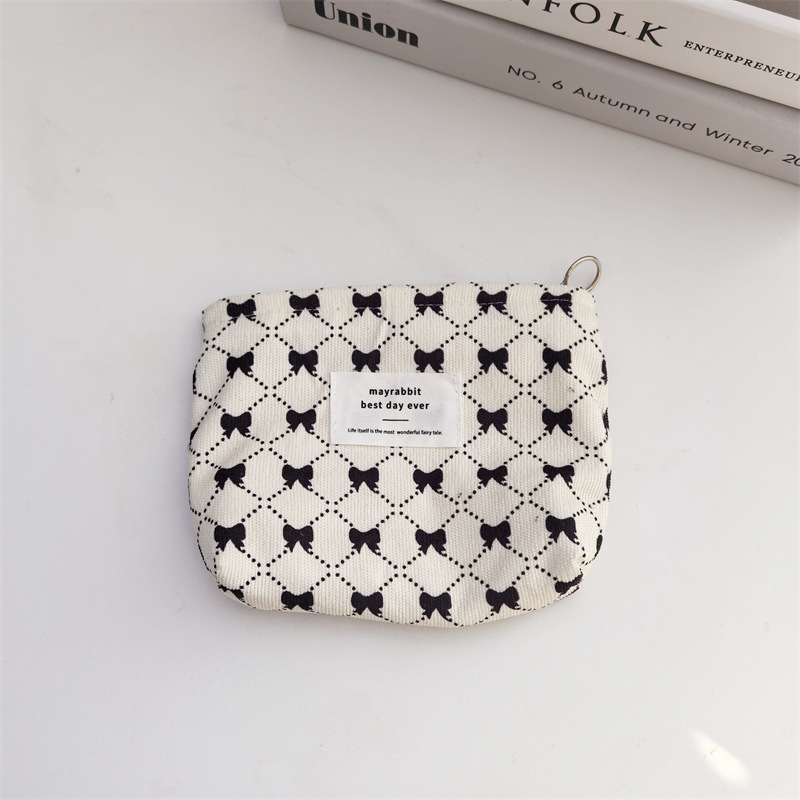 60g Weight Canvas Lining Material Zipper Closure Type / Strap Type Cosmetic Bag Bags Type Daily, Street, Shopping Occasion Corduroy Material Leopard Pattern All Seasons Season Women's Gender Elegant, Streetwear Style Square Shape Small Size Elegant Streetwear Leopard Corduroy Square Makeup Bags 13