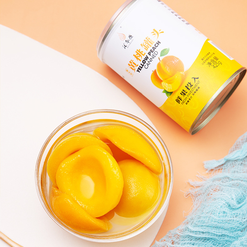 Canned fresh yellow peaches in sugar water, whole box of canned orange fruits, strawberries, hawthorns, grapes, assorted coconut fruits, Dangshan