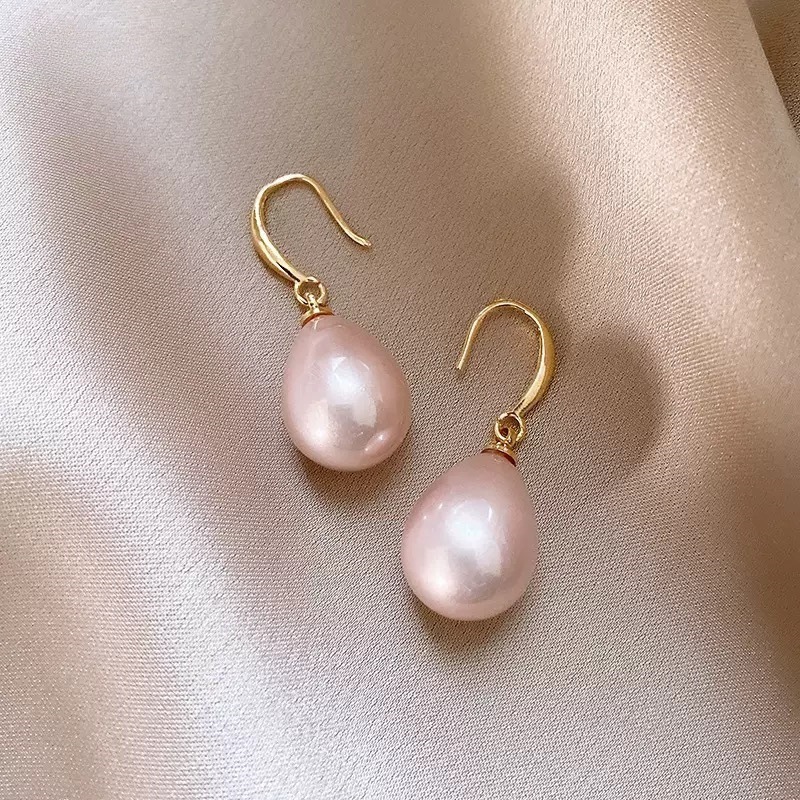 French-Style Water Drop Shell Bead Pendant Earrings for Women, Simple and High-End Ear Hooks, Fashionable and Versatile Personalized Trendy Earrings