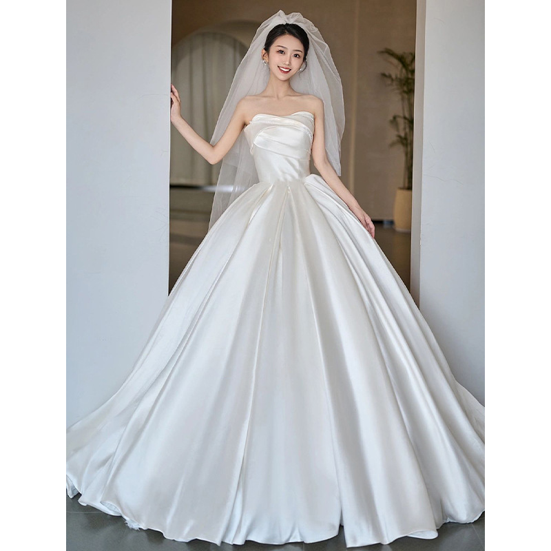Vestido de novia de satén 2026, nuevo estilo, vestido nupcial francés retro, estilo princesa, de alta gama, sin tirantes, para recepción.
