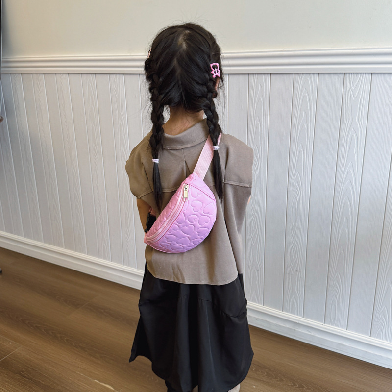 Bolso de pecho para niños y niñas de color sólido simple dulce amor estilo occidental mini bolso de mensajero para bebés 2025 nuevo bolso para niños