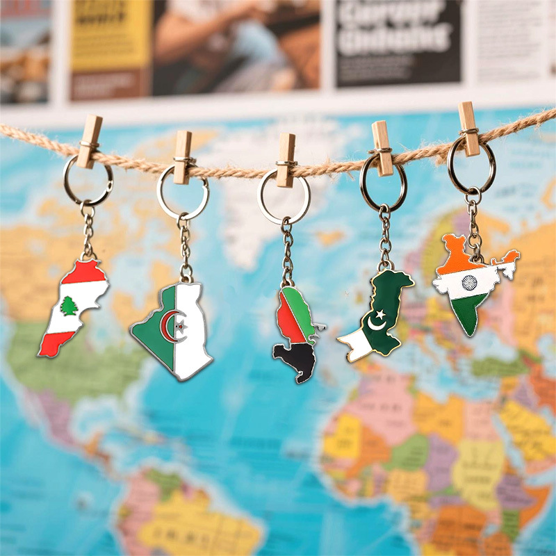 Inventario internacional de esmalte de metal colgante de bandera mundial combinación geográfica forma de collar llavero personalizado