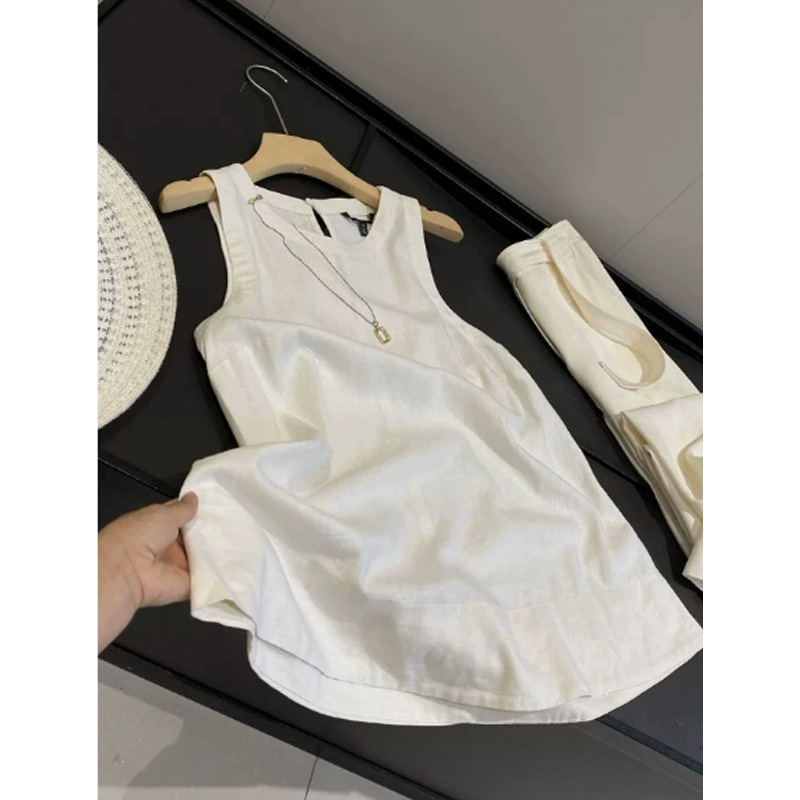 White Linen Vest for Women, Summer Thin Style, Breathable, Loose-Fitting, Stylish, Age-Reducing, Sleeveless Top, Can Be Worn Outside, Covers the Body and Makes You Look Slimmer