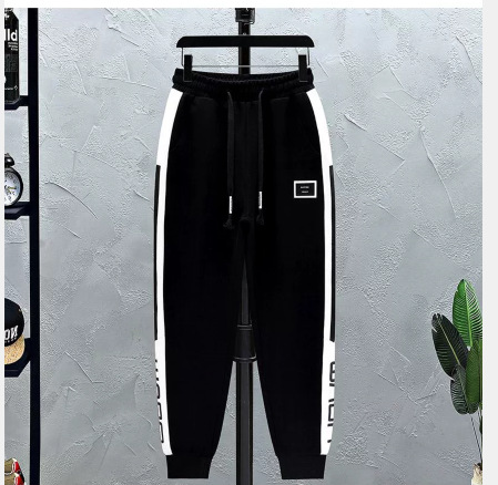 흰색 바지 한 벌