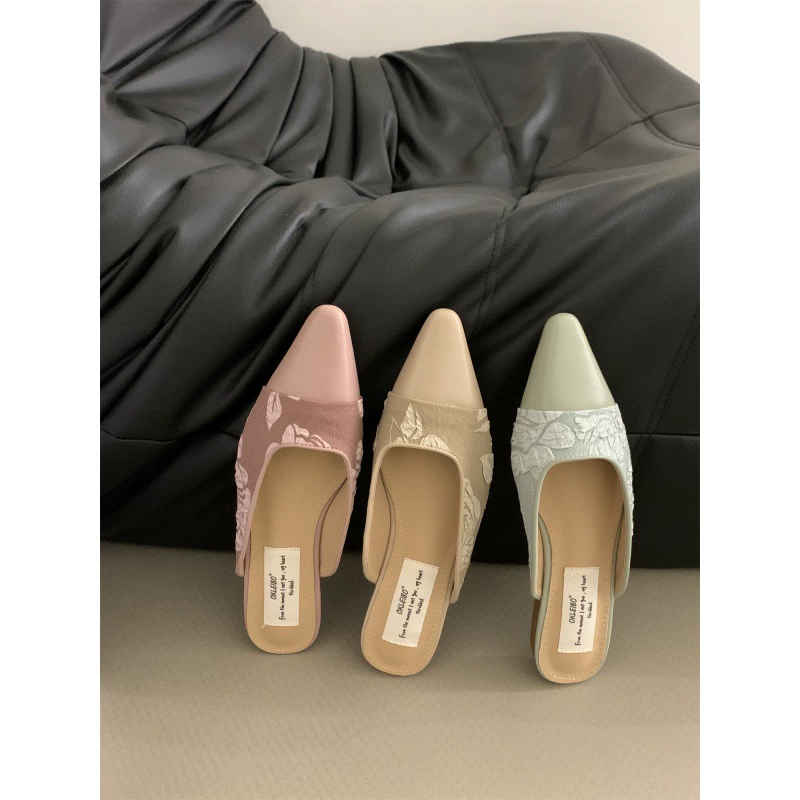 Французский темперамент Новая китайская женская обувь 2024 новая квадратная голова, неглубокая голова, тапочка, половина вечернего ветра, розы Мюллер