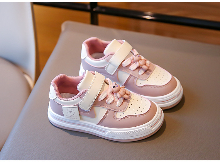 2023 Scarpe da cricket per bambini di inizio autunno Scarpe singole traspiranti basse bianche e nere per ragazzi e ragazze antiscivolo_voghion.com