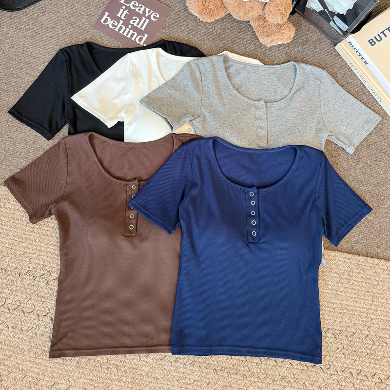 Threaded Button Short-Sleeve T-Shirt for Women with Built-In Bra Pads, No Need to Wear a Bra, Slim-Fit Top with a Stylish Design