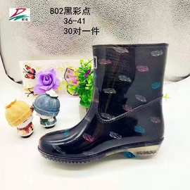 春秋冬季防滑雨靴水鞋时尚劳保胶鞋批发新款黑彩点花中筒女士雨鞋