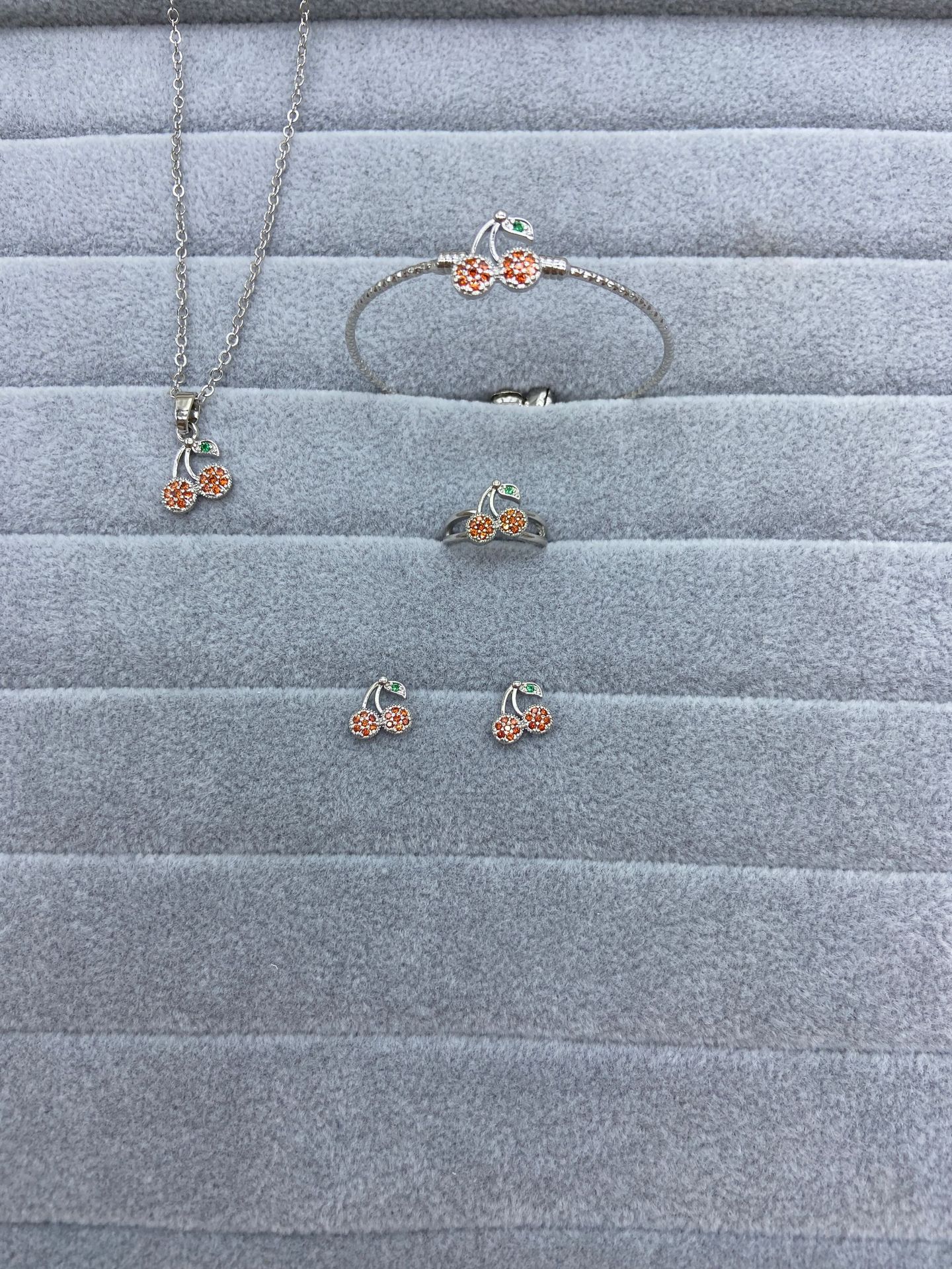 Juegos de joyería para niños mariposa cereza Mickey cobre oro zircon anillo pendientes brazalete collar joyería conjunto de cuatro piezas image 13