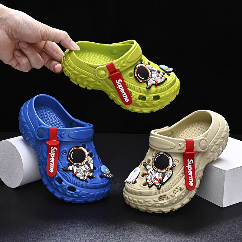 Astronaut Children's Croc Shoes Boys Eva Slippers Summer Non-Slip Middle and Large Children Baby Boys Outdoor Beach Shoes