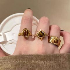 金色の太陽の花の虎の目の石の指輪の女性の新型の高級感の指輪の小さい大衆の復古の設計の独特な百合の指輪