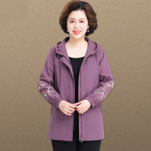 中年妈妈秋装外套中长款风衣贵夫人绣花上衣服中老年女装春秋夹克