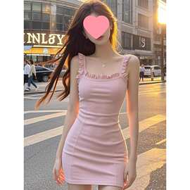 粉色吊带连衣裙女2026新款夏季性感包臀裙感漂亮绝美裙子