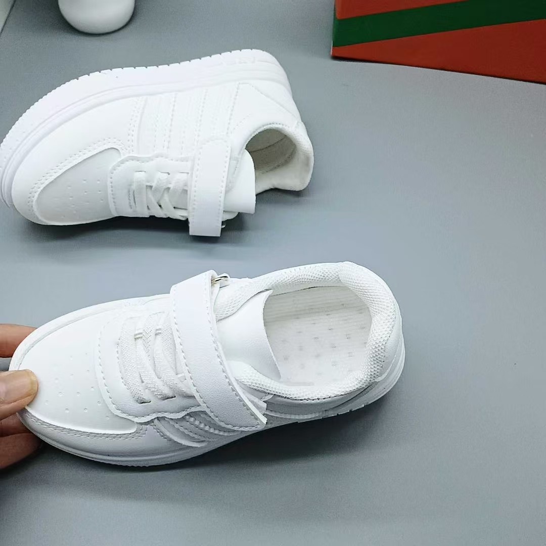 Día de junio zapatos blancos nuevos niños de 3 - 8 años de ultra fibra ligera zapatos para niños y niñas zapatos de skate bebé zapatos transpirables