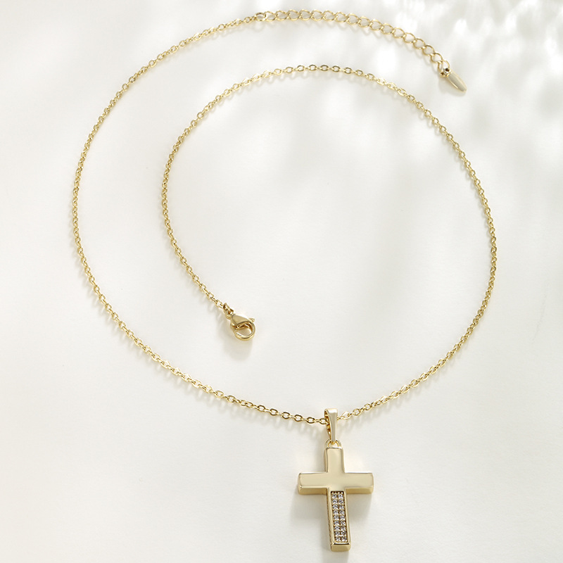 Collar con colgante de cruz de circón con micro incrustaciones de cobre Xuping Personalidad europea y americana Colgante de personaje de hip-hop Joyería al por mayor femenina