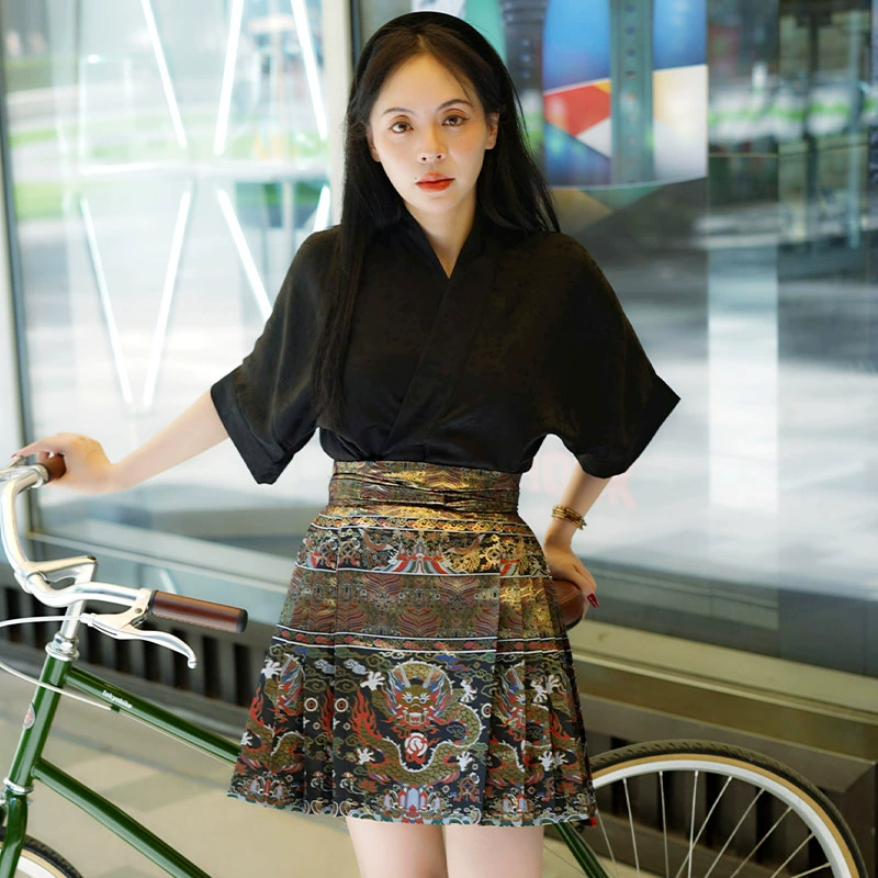 Одиночный дракон ---- короткая летняя юбка с конским лапшой