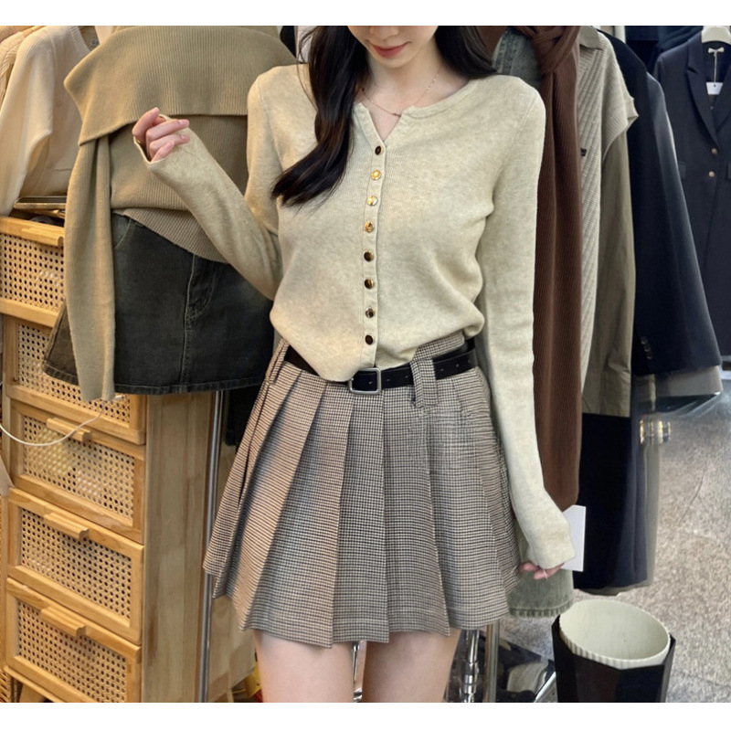 奶系穿搭早秋针织开衫女长袖上衣秋冬装新款韩系温柔风格显瘦毛衣