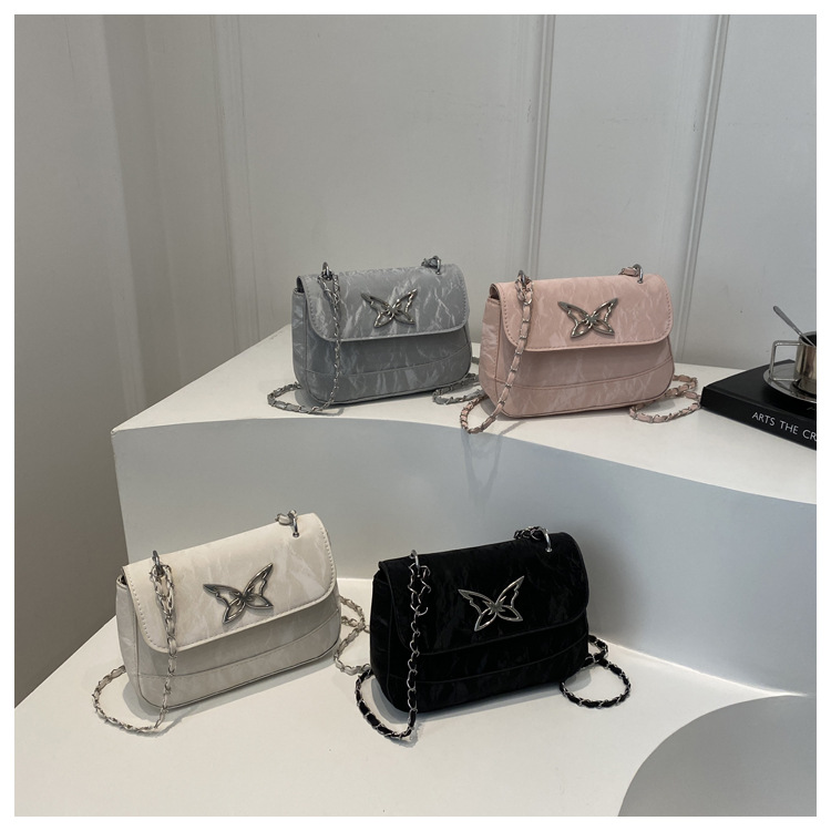 This is a trendy, casual, fashionable and simple crossbody bag for women with a niche design in the autumn of 2024 undefined