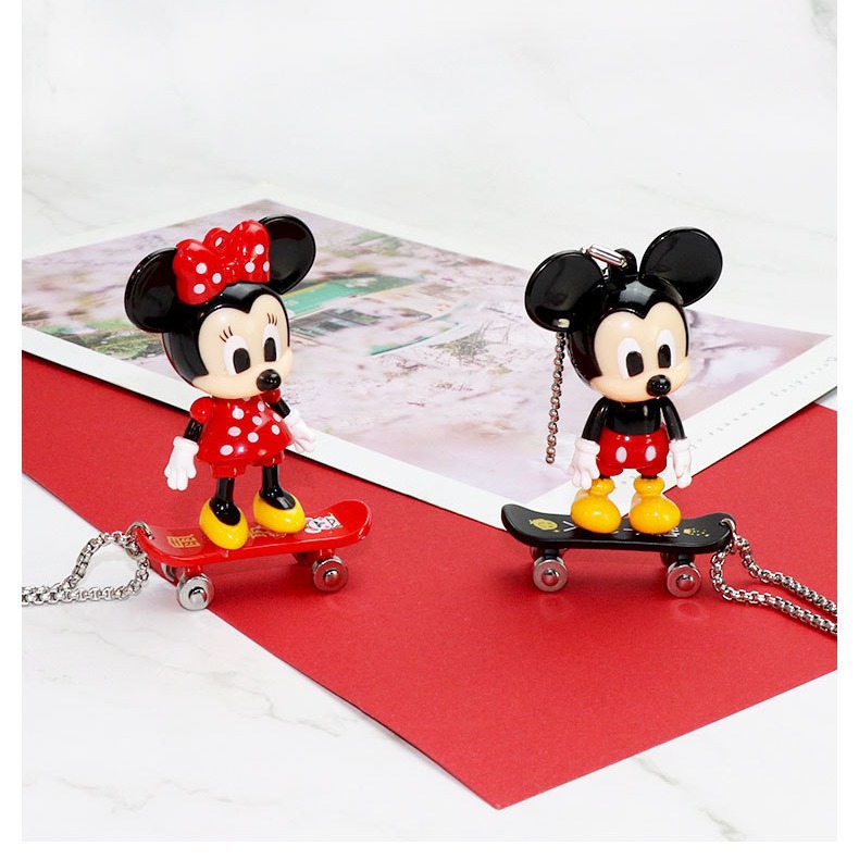 メーカーはネズミのストラップを提供しています。