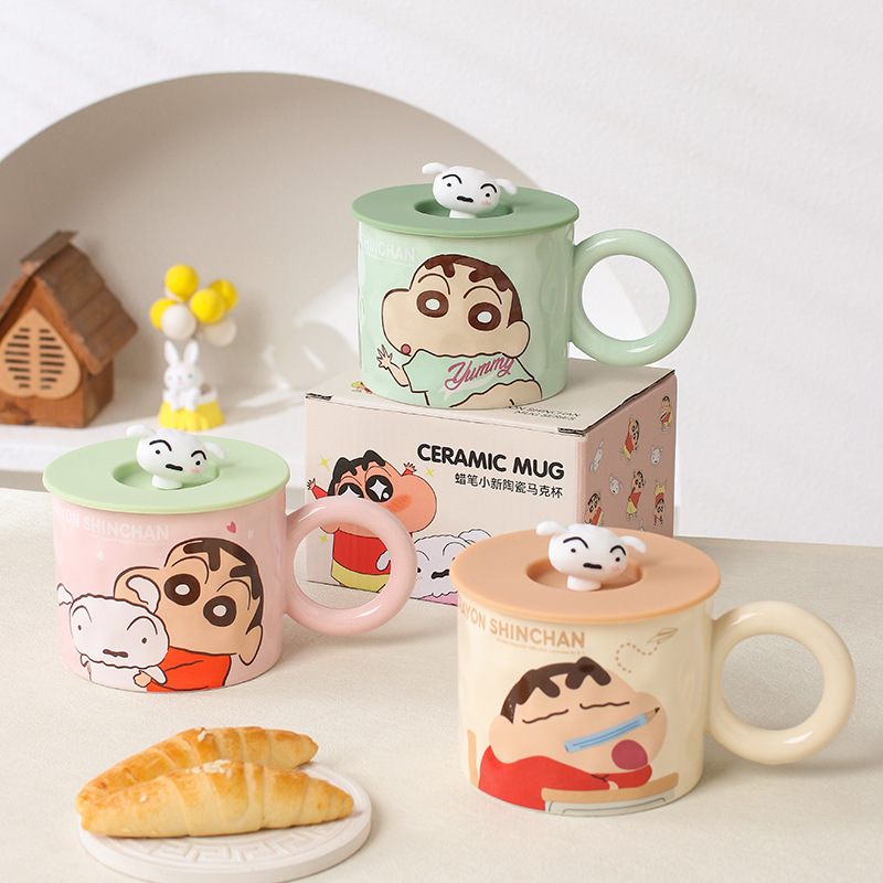 Taza de agua de la marca Crayon Shin-chan, taza de café creativa para estudiantes, taza de exportación de dibujos animados con tapa, taza de cerámica para el hogar