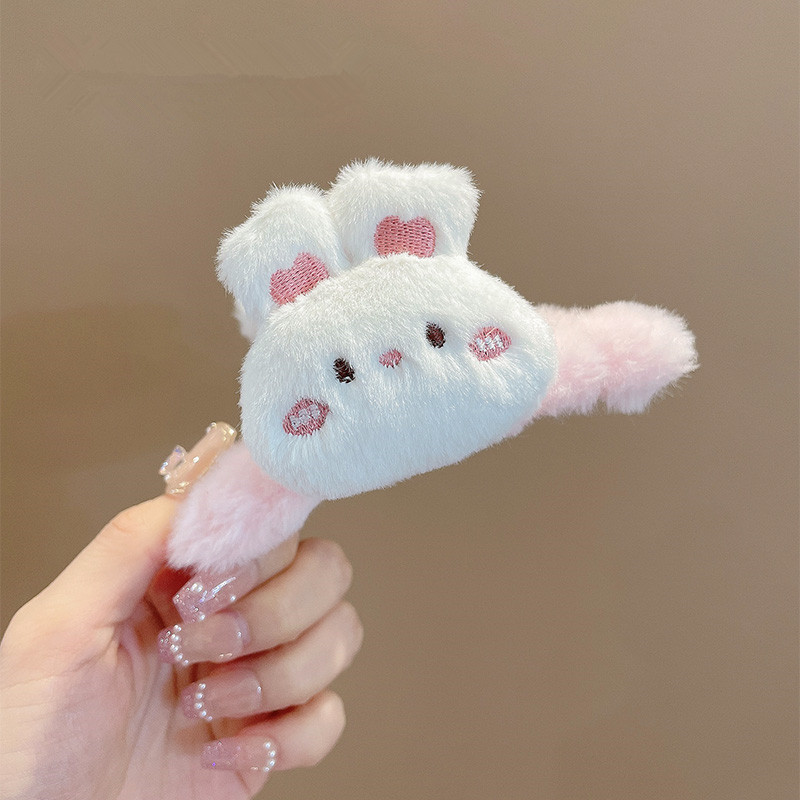 秋冬のかわいいアニメのぬいぐるみのウサギのパンダはクリップの後頭部のヘアピンの大きいサイズのサメの魚のクリップの量の多い女をつかみます。|undefined