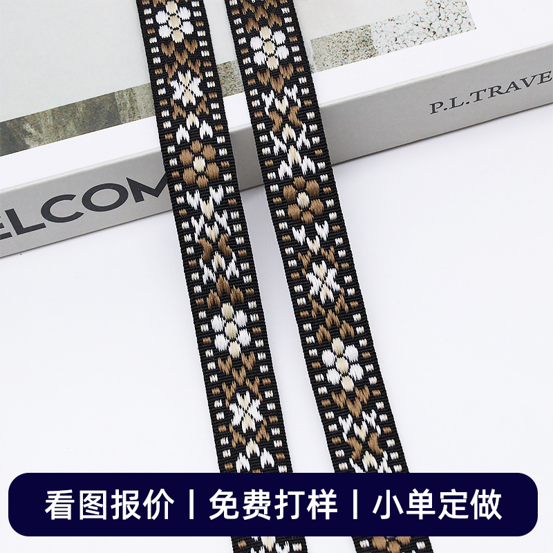 �����������ڷ�װ���߸���б�ƺ�ɫ�Ứ֯����ڰ���������