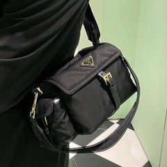 P家新款邮差包高级感再生尼龙相机包男女同款百搭时尚单肩斜挎包