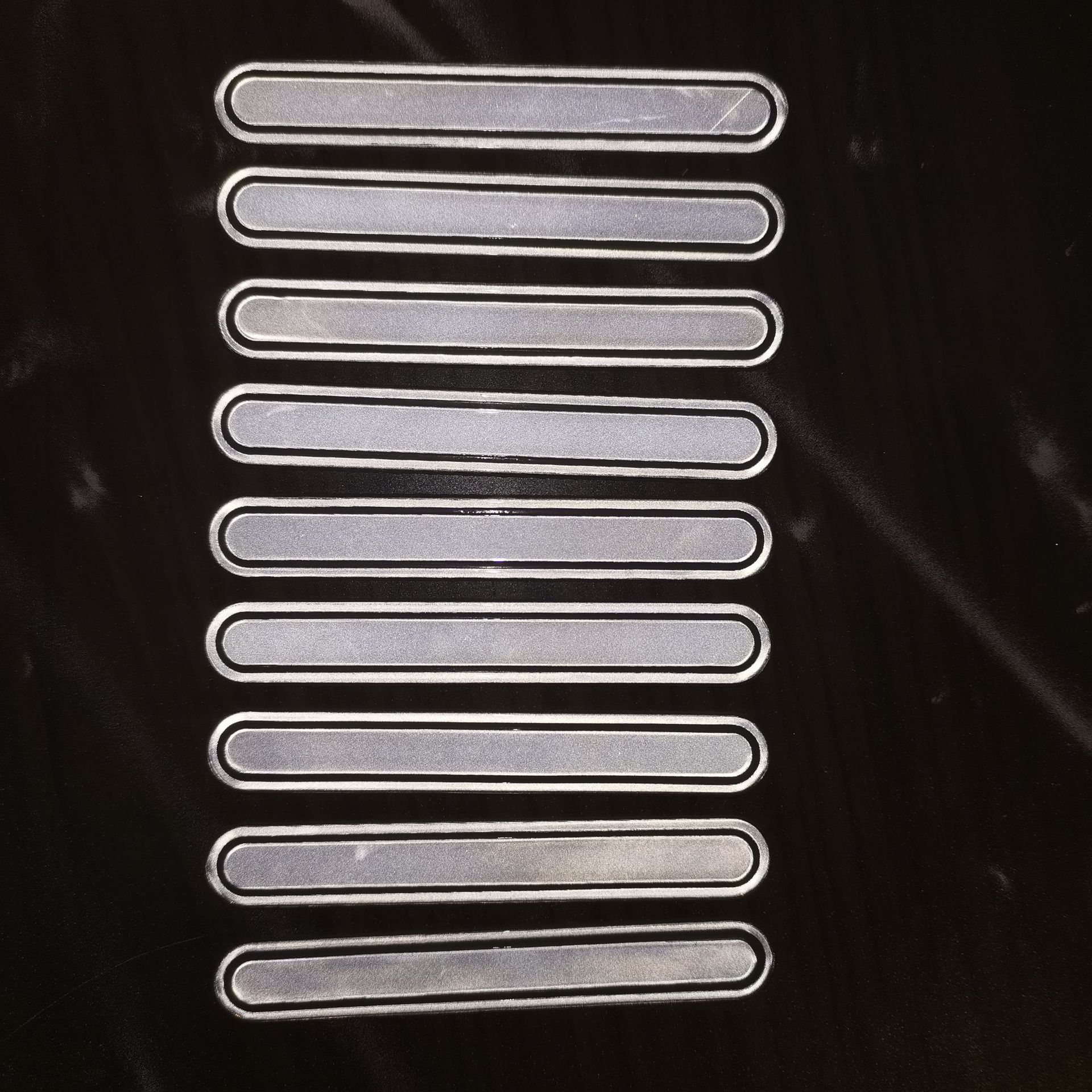 厂家可用于箱包鞋服辅料反光料 柔软TPU反光制品 TPU片电压反光条