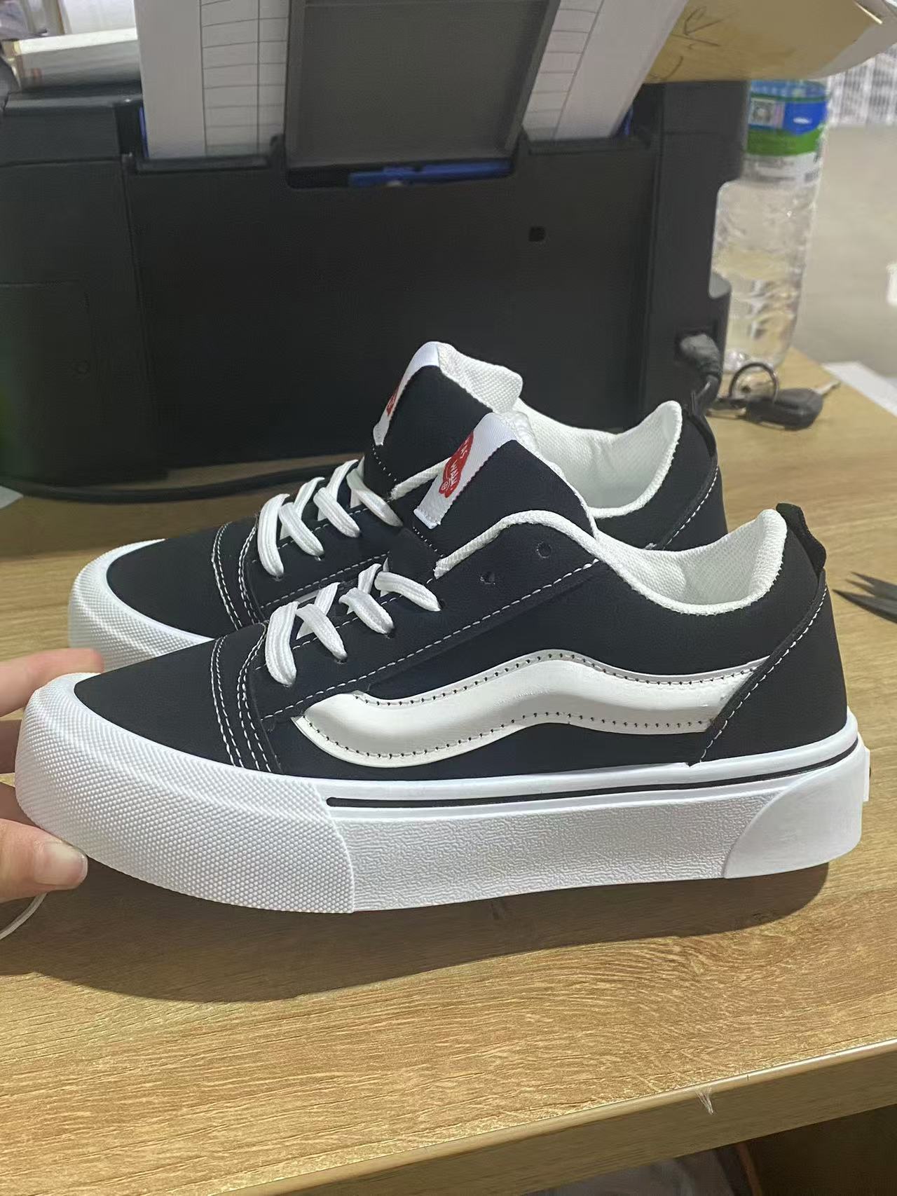 Zapatillas gruesas blancas y negras, zapatillas unisex de caña baja, zapatillas de estudiante, zapatillas casuales de moda estilo americano para parejas, zapatillas de suela gruesa.
