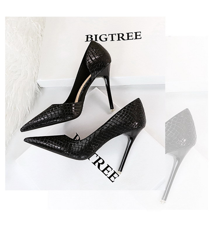 Slim slim heels with high heels and shallow side hollowed-out heels retro serpentine single shoes_voghion.com