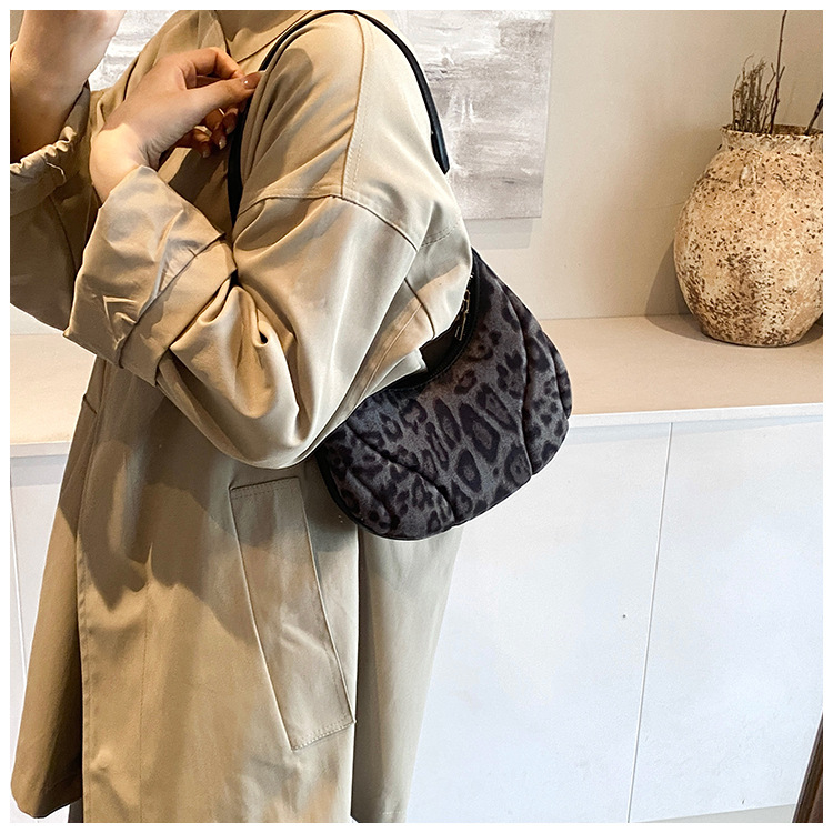 Leopard print cross-border niche bags for women, versatile and fashionable new retro underarm bag, stylish and individual commuting single-shoulder bag undefined