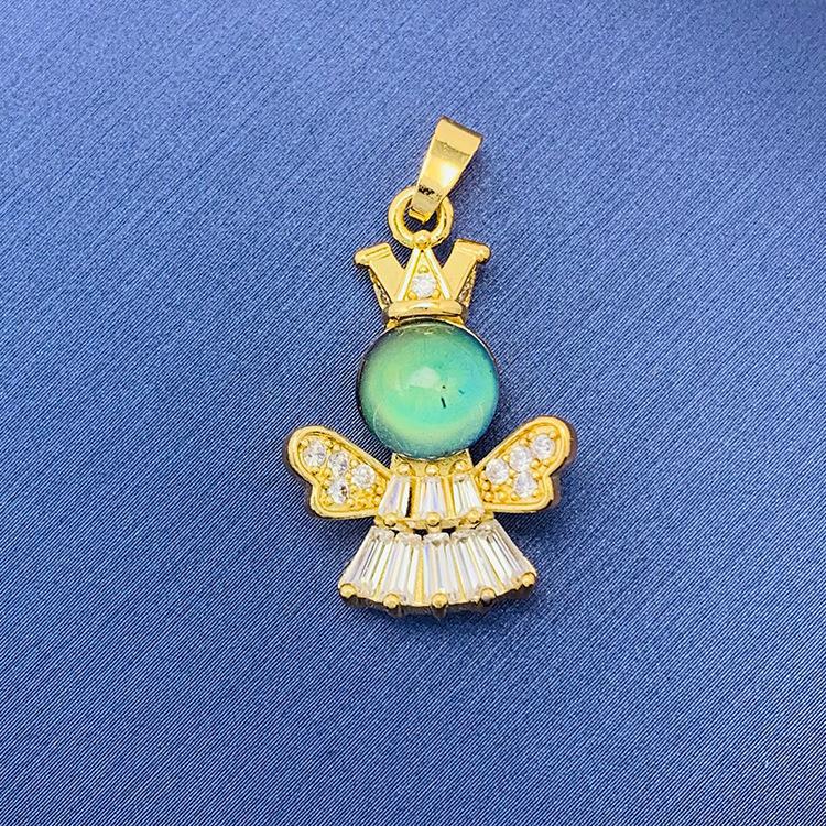 Tiktok Venta caliente colgante al por mayor auto-seleccionado 100 cobre colgante único con fuente de cadena de fábrica al por mayor sin cadena